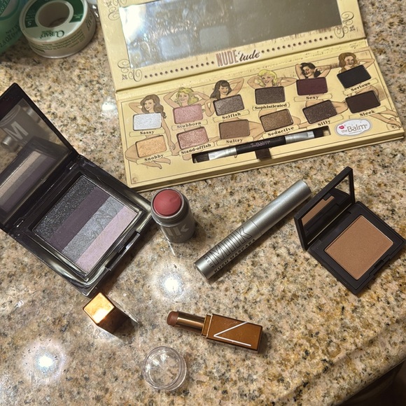 Make-up bundle sample sized/palettes full size - Picture 2 of 4